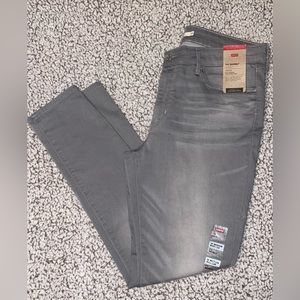 NWT LEVIS JEAN SKINNY SIZE W 33 L30